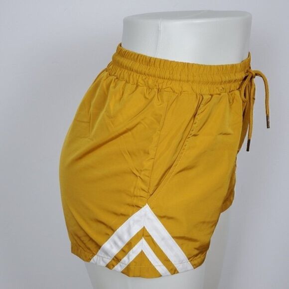 Women's Shorts With Two Front Pockets Yellow‎ - Picture 5 of 5